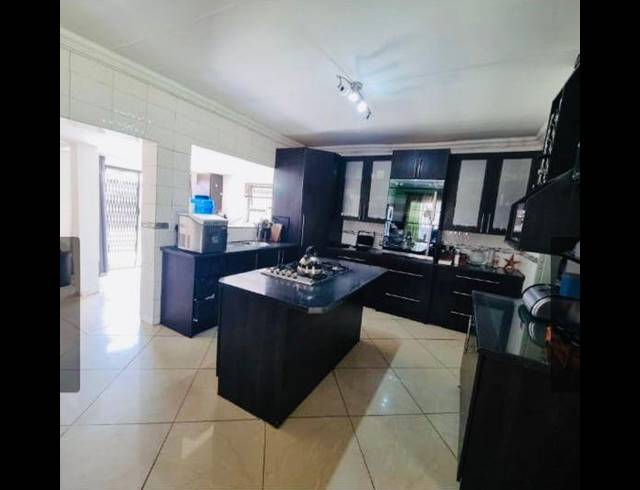 3 BEDROOM HOUSE FOR SALE IN VANDERBIJLPARK SW 1